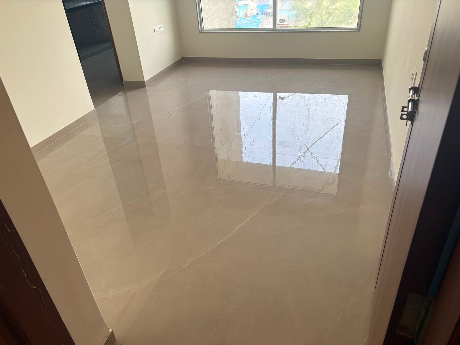 Vitrified floor tile fixing